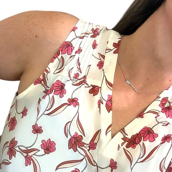 41Hawthorn MEDIUM Hannah Blouse - Stitch Fix Sleeveless V-Neck Floral Top - Picture 10 of 13